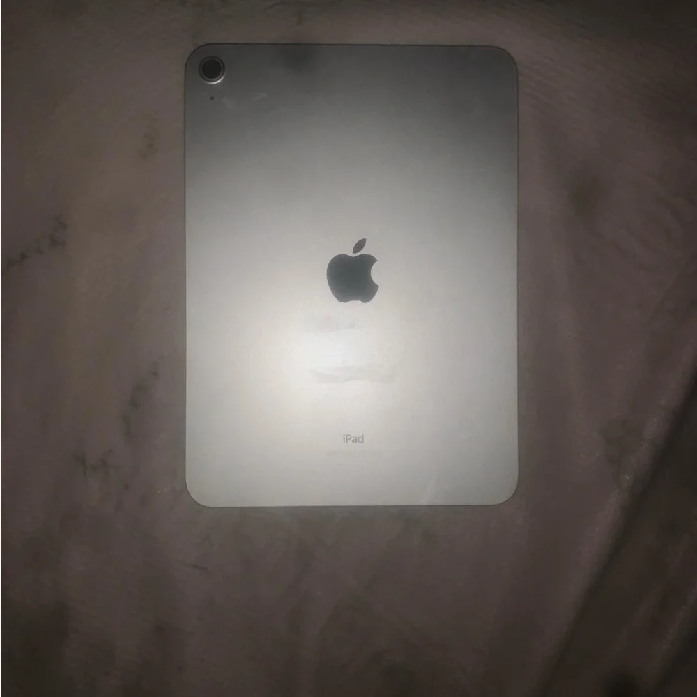Apple Silver iPad Sleek Design Premium Tablet